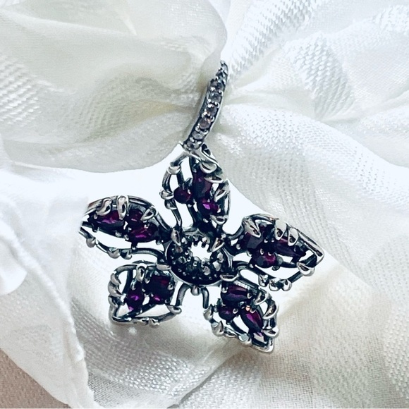 👹 NWOT Stranger Things Demogorgon Charm ⚡ - Picture 5 of 15